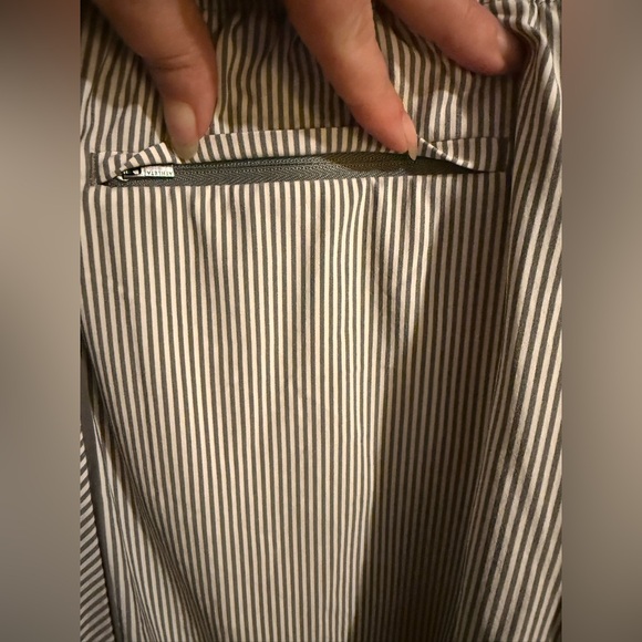 Athleta Brooklyn Textured Ankle Pant Size 6 vertical stripes white gray - Picture 12 of 14